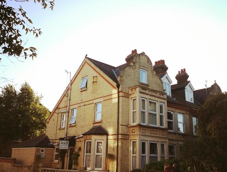 Fotos del hotel A & B Guest House:  6