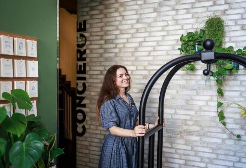 Fotos del hotel The Circus Apartments:  3