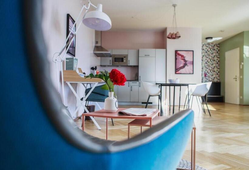 Fotos del hotel The Circus Apartments:  20