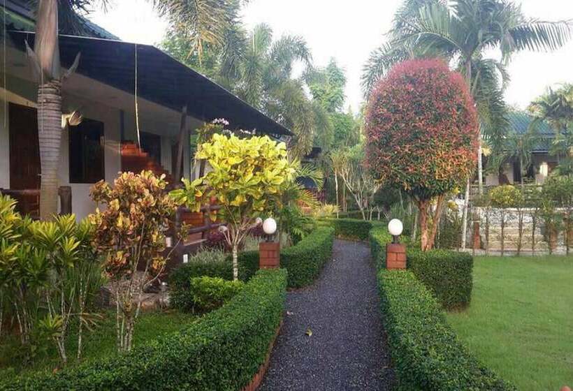 Ruenchan Resort At Saithai