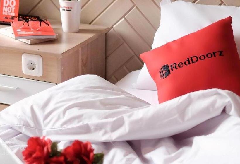 Fotos del hotel Reddoorz Plus Near Nguyen Hue Walking Street:  10