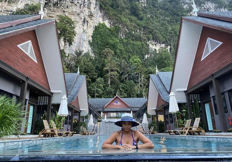 Fotos del hotel The Scene Cliff View Villas:  18