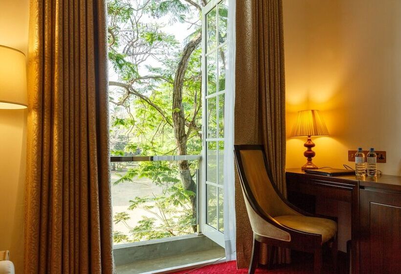 Trillium Boutique City