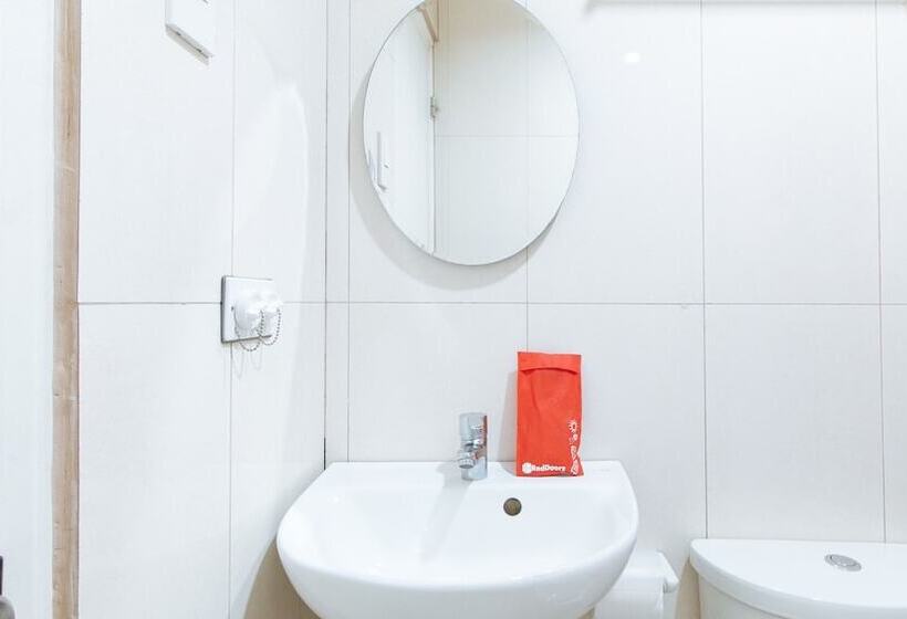 Fotos del hotel Reddoorz Plus At Edsa Congressional  Vaccinated Staff:  2