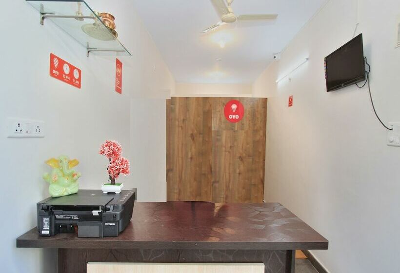 Fotos del hotel Oyo 12033 Hotel Royal Residence:  2