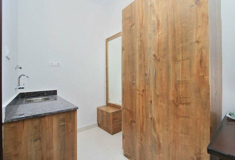 Fotos del hotel Oyo 12033 Hotel Royal Residence:  11