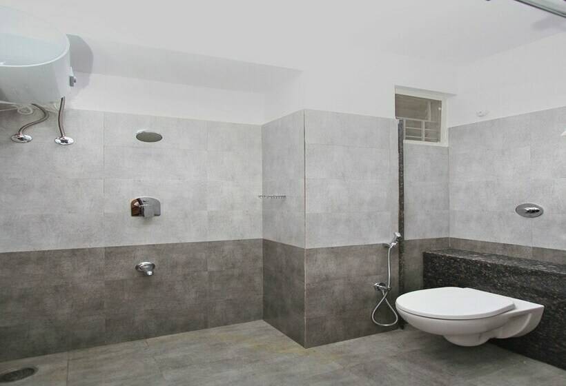 Fotos del hotel Oyo 12033 Hotel Royal Residence:  12