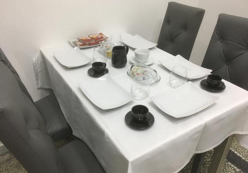 Mb95  Mezzocannone Luxurious Bed&breakfast