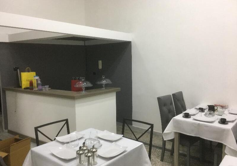 Fotos del hotel Mb95  Mezzocannone Luxurious Bed&breakfast:  5