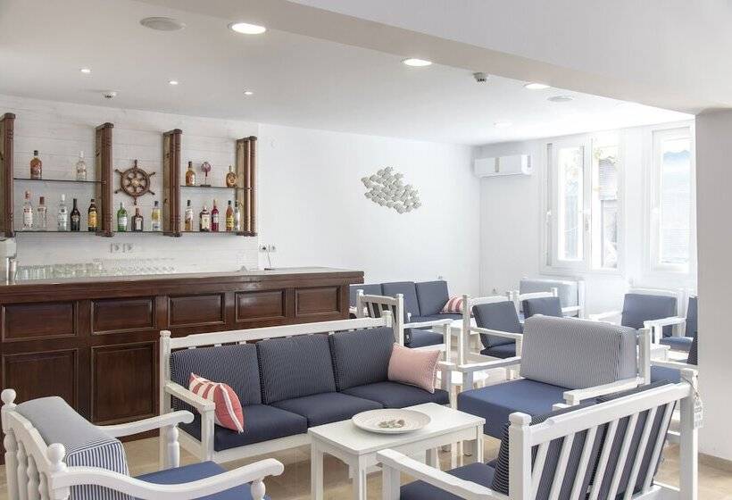 Fotos del hotel Naiades Marina:  7