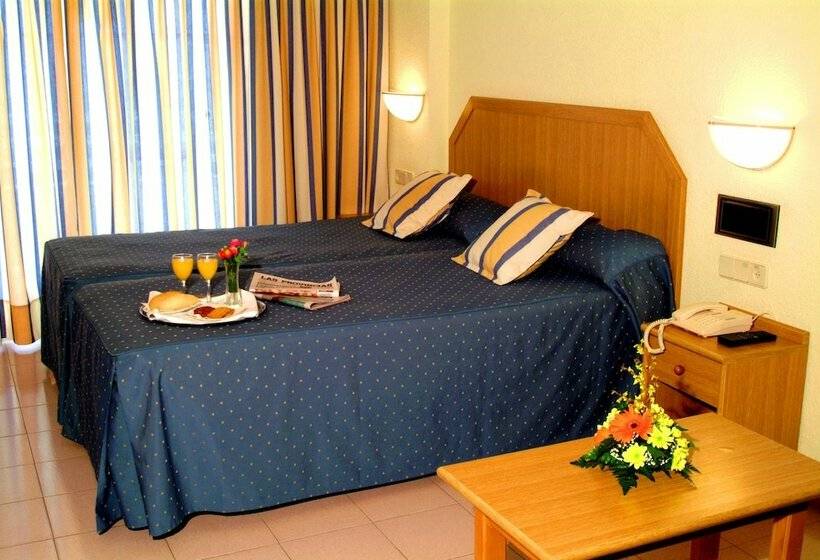 اتاق استاندارد سه نفره, AR Roca Esmeralda & Spa