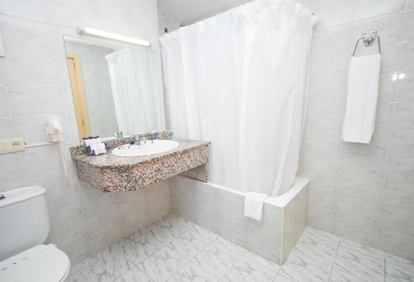 اتاق استاندارد سه نفره, Amic Gala