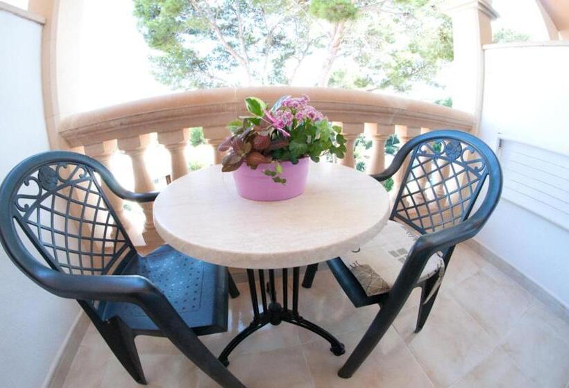اتاق استاندارد سه نفره, Cala Gat