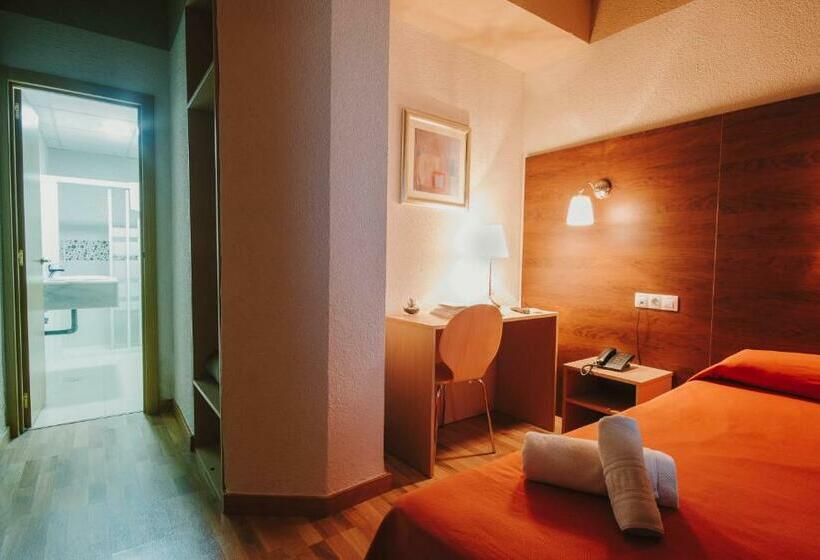 Standard Single Room, Embajador