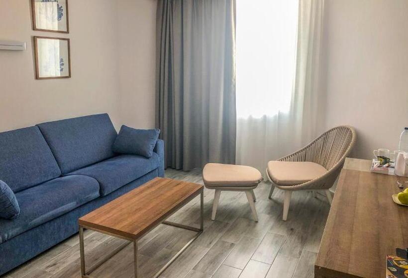 سوییت جونیور, Globales Don Pedro - Adults Only