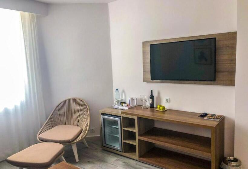سوییت جونیور, Globales Don Pedro - Adults Only