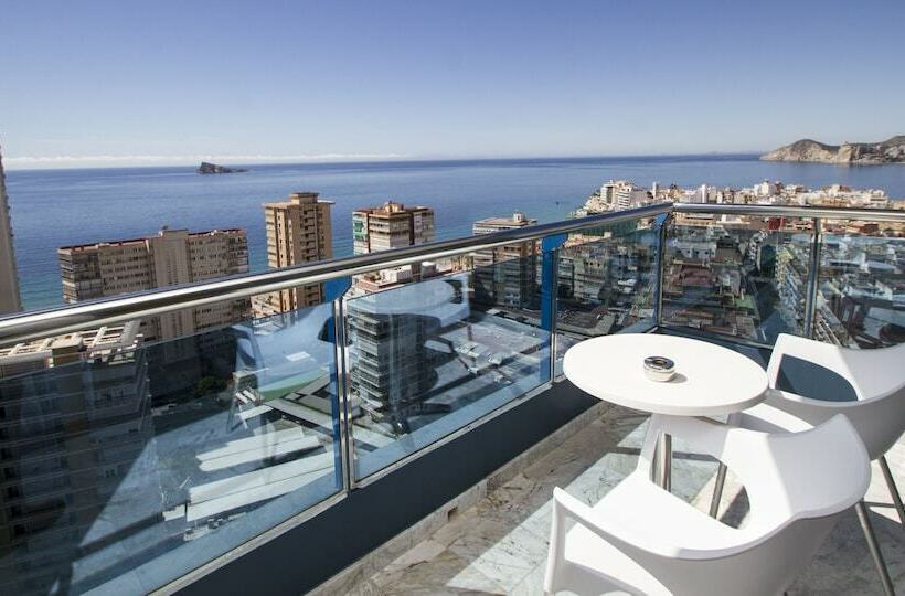 Standard Triple Room with Terrace, Madeira Centro