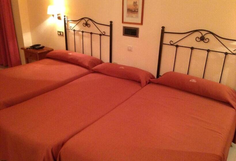 اتاق استاندارد سه نفره, Mi Casa