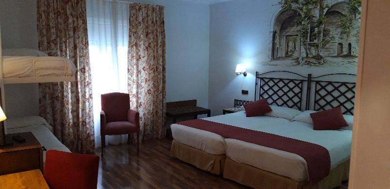 اتاق استاندارد چهار تخته, Palacio Valderrabanos