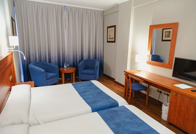 Quarto Familiar, Port Denia