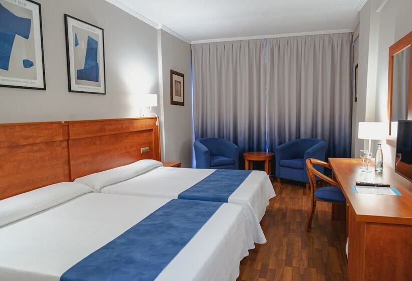 Quarto Familiar, Port Denia