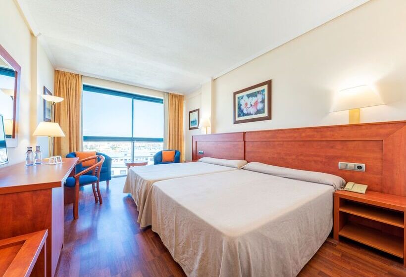 Quarto Familiar, Port Denia