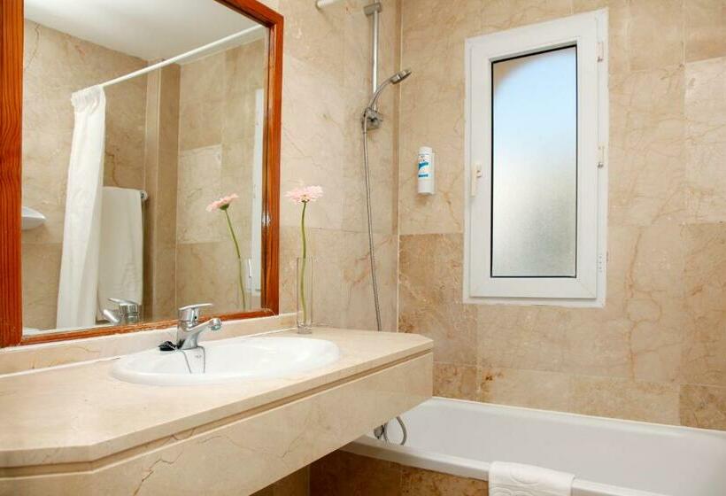 اتاق استاندارد با چشم‌انداز دریا, Roc Illetas & Spa