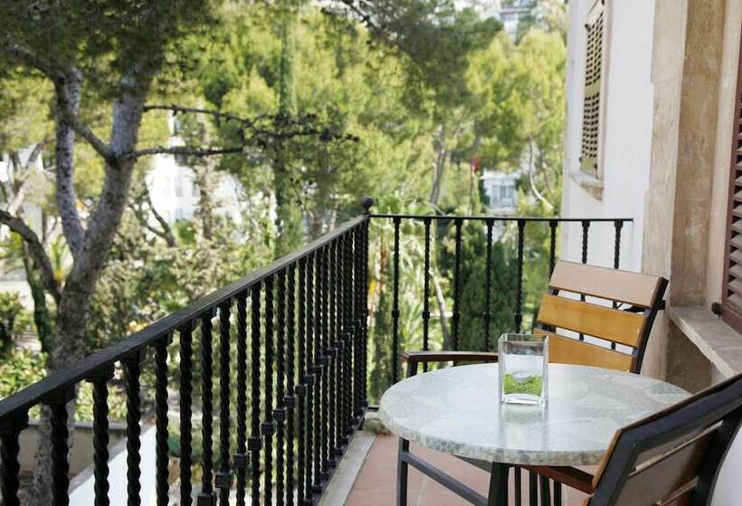 اتاق اساندارد با چشم‌انداز جانبی به دریا, Roc Illetas & Spa