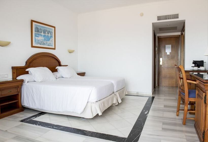 اتاق اساندارد با چشم‌انداز جانبی به دریا, Roc Illetas & Spa
