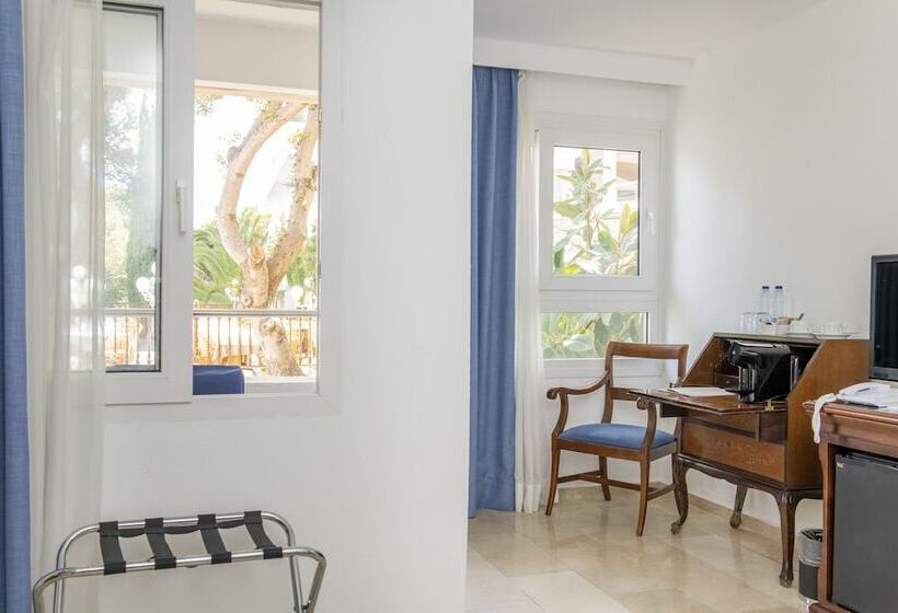 اتاق اساندارد با چشم‌انداز جانبی به دریا, Roc Illetas & Spa