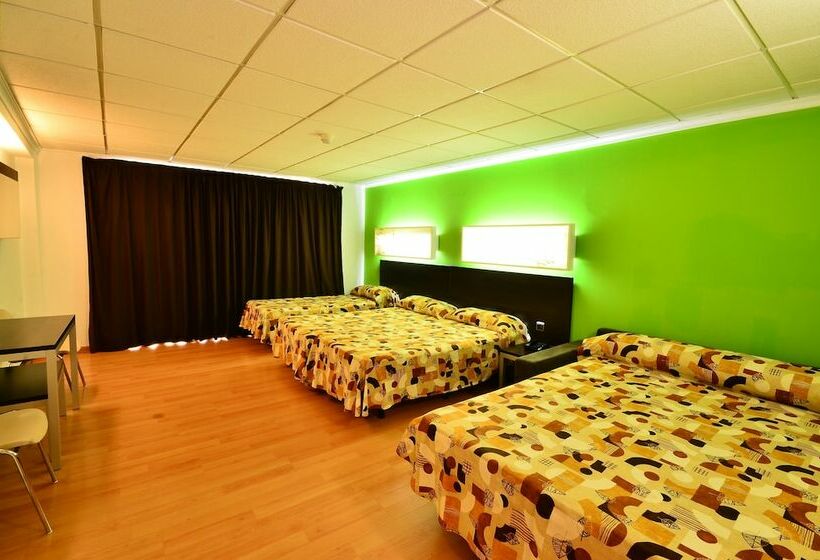 Standard Quadruple Room, Sol Y Sombra