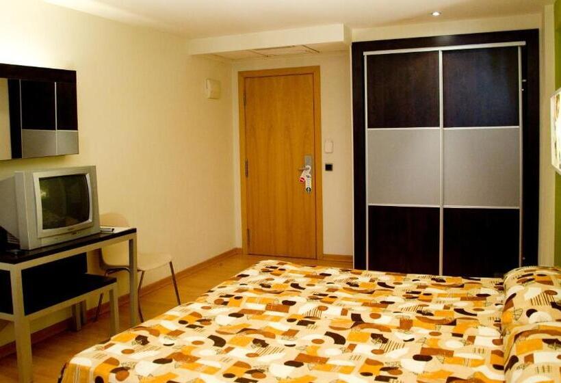 Standard Quadruple Room, Sol Y Sombra