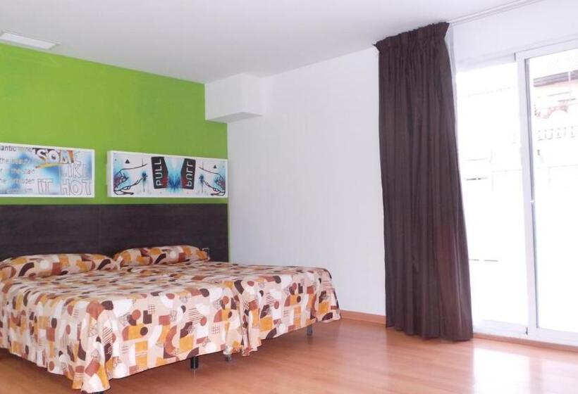 Standard Single Room, Sol Y Sombra