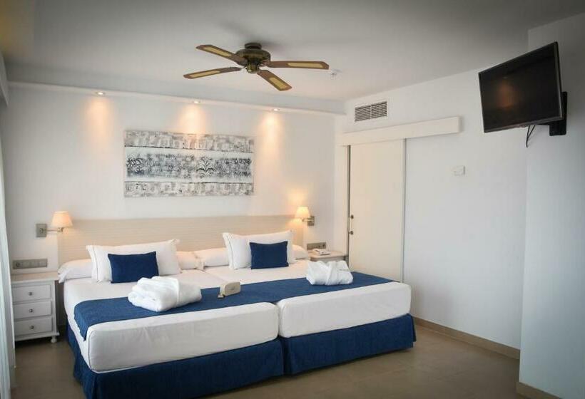 Quarto Triplo Estandar, Playacapricho Hotel