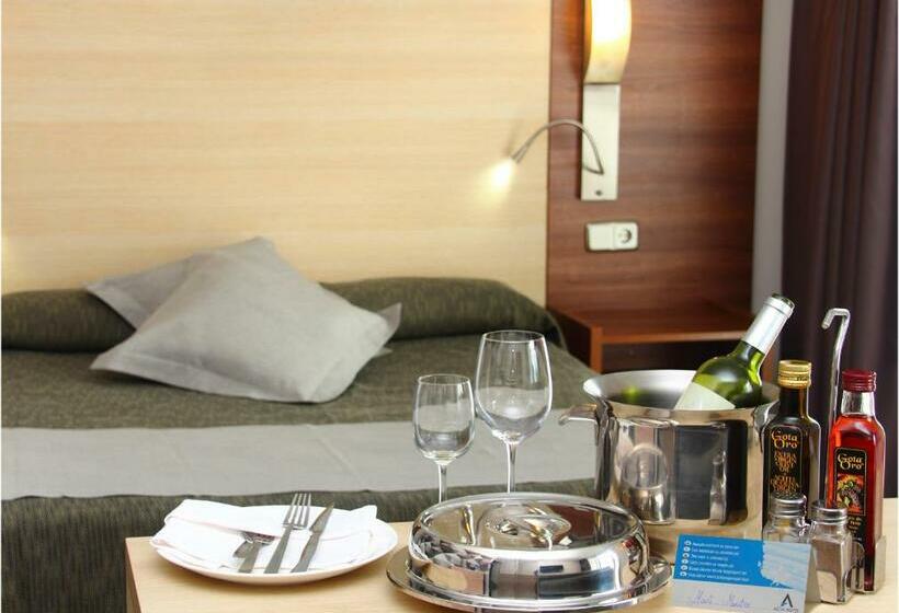اتاق استاندارد سه نفره, Aqua Hotel Aquamarina & Spa