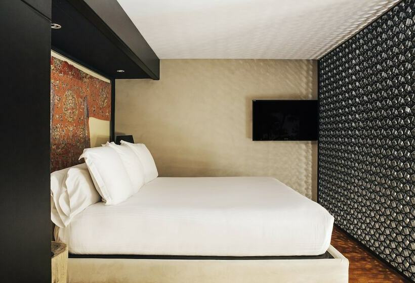 سوئیت با تخت بزرگ, Claris Hotel & Spa Gl, A Small Luxury Hotel Of The World