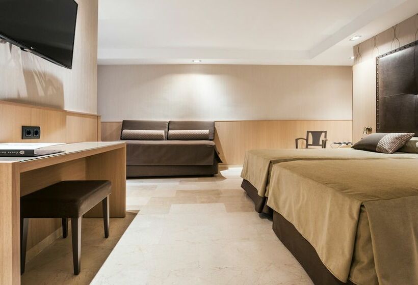 اتاق استاندارد چهار تخته, Gran Hotel Barcino