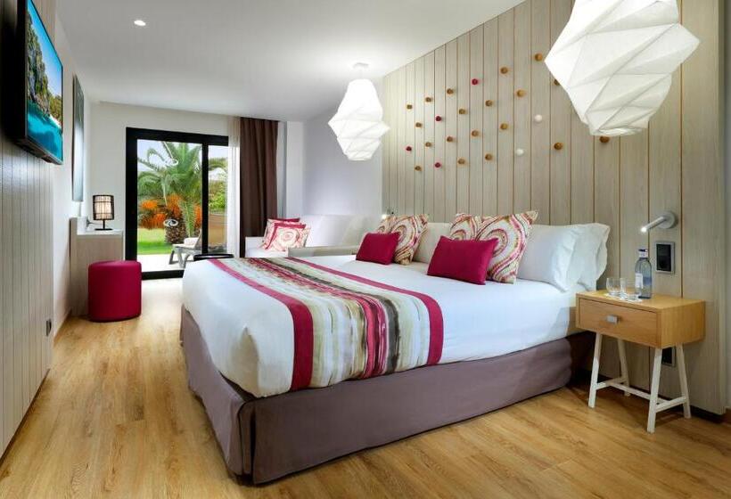 Upper Adjoined Room, Grand Palladium White Island Resort & Spa