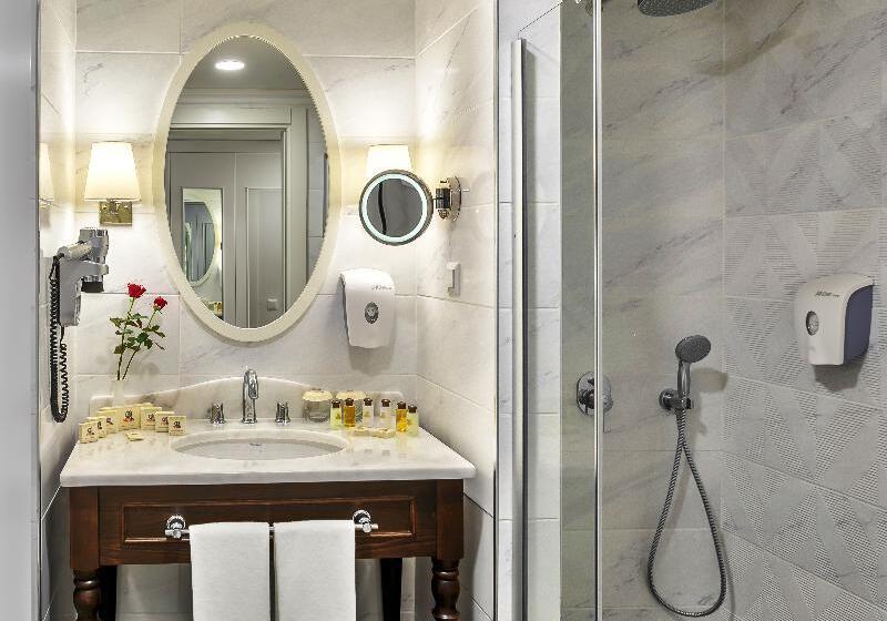 اتاق لوکس با چشم‌انداز استخر, Grand Palladium White Island Resort & Spa