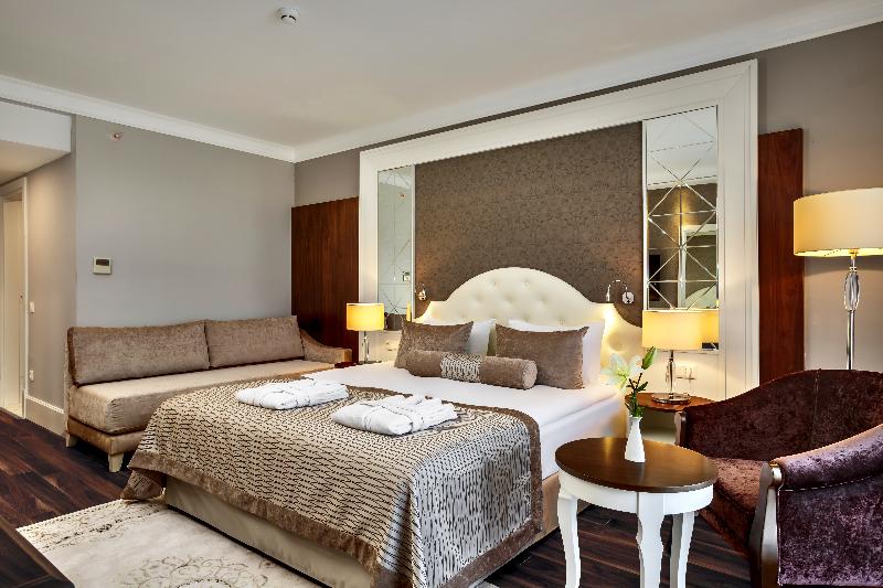 اتاق لوکس با چشم‌انداز استخر, Grand Palladium White Island Resort & Spa