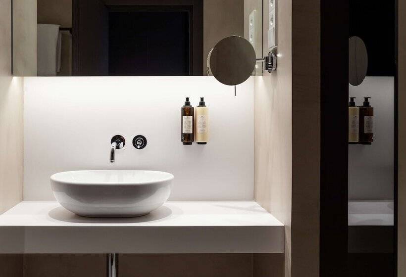 اتاق استاندارد, Alexandra Barcelona Hotel, Curio Collection By Hilton