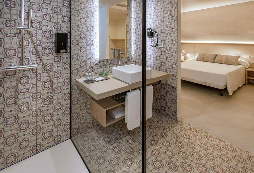 Premium Quadruple Room, Alhambra