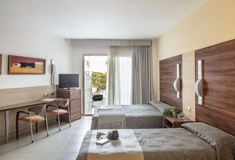 اتاق استاندارد سه نفره, Aqua Hotel Aquamarina & Spa