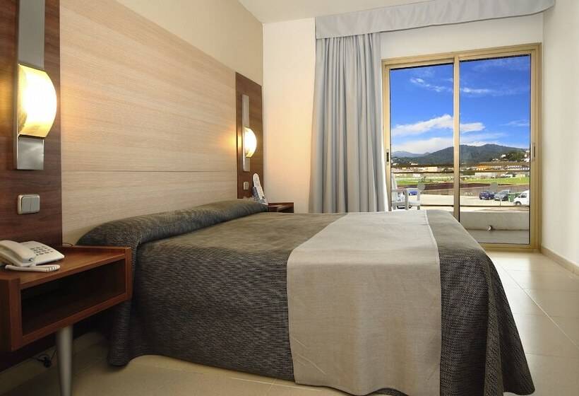 اتاق استاندارد چهار تخته, Aqua Hotel Aquamarina & Spa