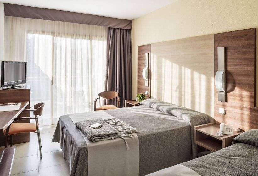 اتاق استاندارد چهار تخته, Aqua Hotel Aquamarina & Spa