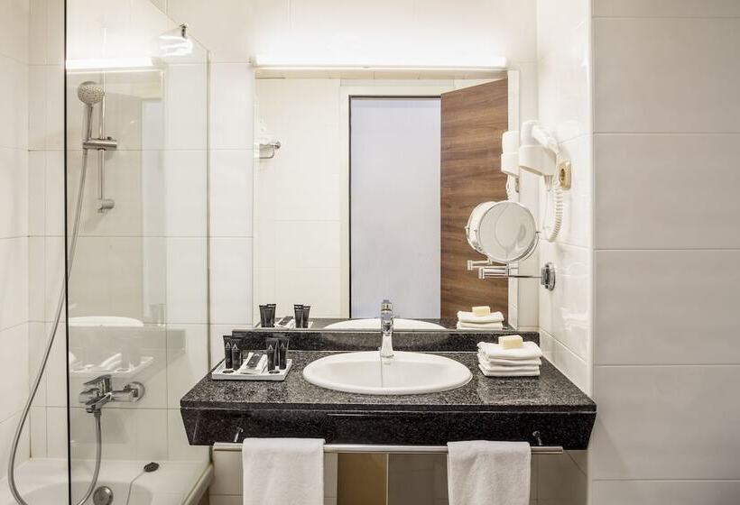 اتاق پریمیوم چهارنفره, Aqua Hotel Aquamarina & Spa