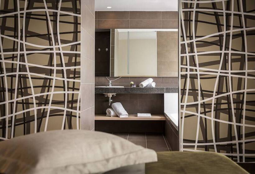 سوییت, Aqua Hotel Aquamarina & Spa