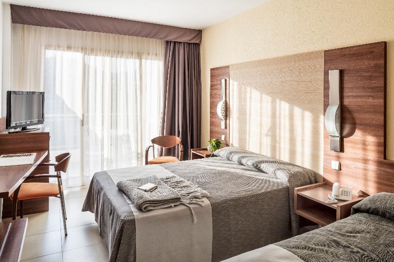 اتاق استاندارد چهار تخته, Aqua Hotel Aquamarina & Spa