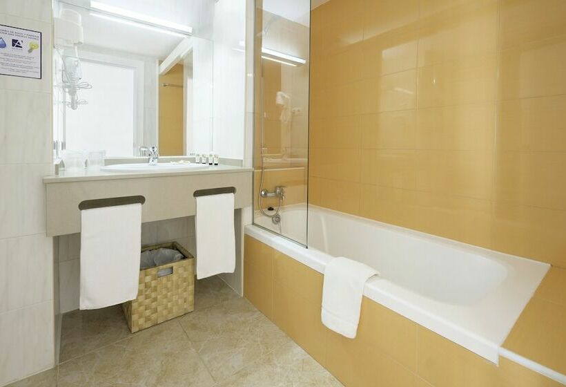 اتاق پرمیوم, Azuline Hotel Bergantin