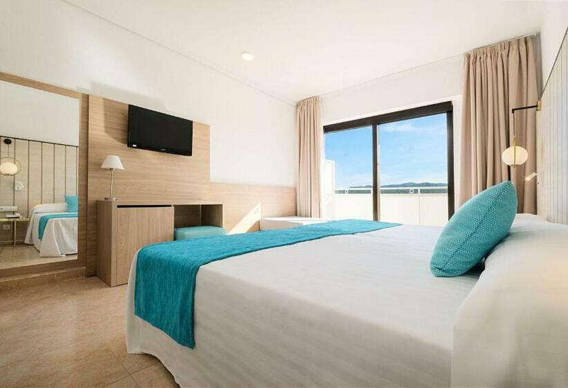 اتاق پریمیوم سه تخته, Azuline Hotel Bergantin